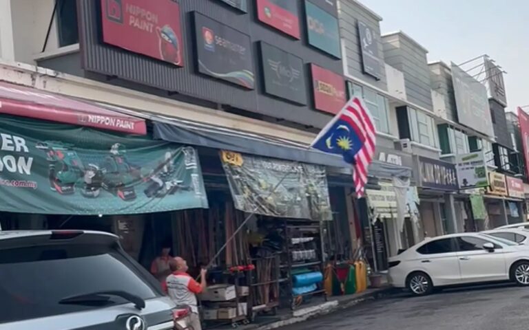 Perkembangan terkini Jalur Gemilang dipasang terbalik