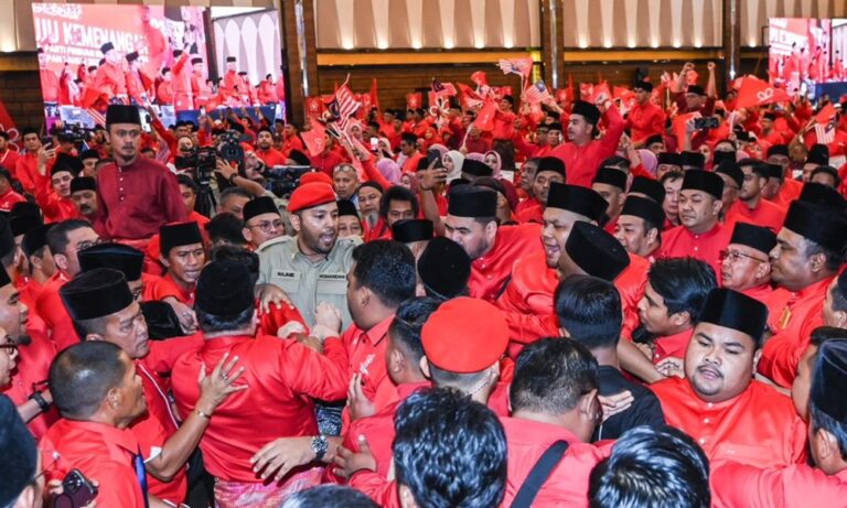 Video : Nak PM Anwar turun, akhirnya ahli Bersatu pekik “turun Tan Sri”