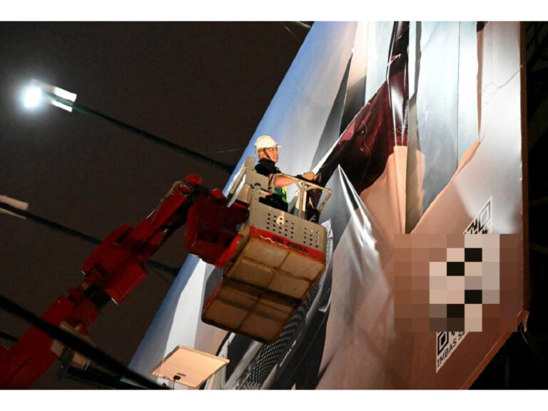 Degil naikkan iklan tanpa permit, Datuk Bandar PJ turunkan sendiri papan iklan haram