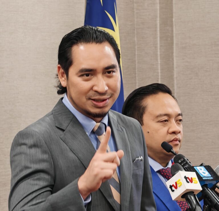 Wan Fayhsal dakwa ada tali barut cuba atur sesuatu terhadapnya dan Wan Saiful