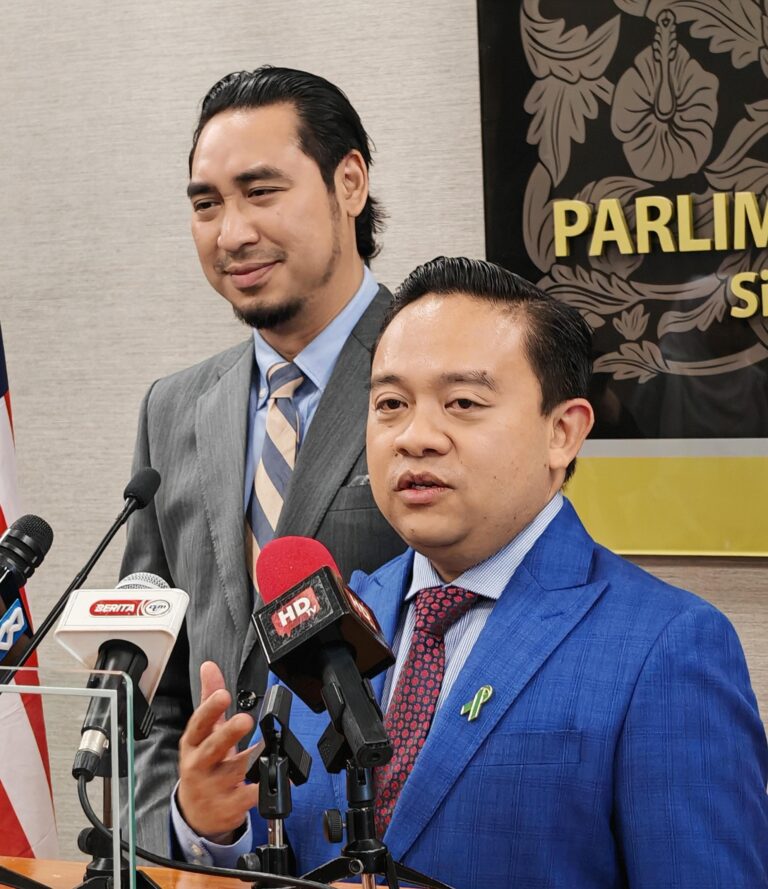 Lewat malam WhatsApp surat pecat, Wan Saiful sindir kecekapan parti