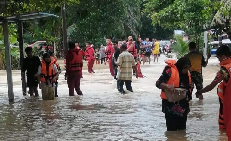 Video : Banjir teruk, dua daerah paling terkesan di Perak