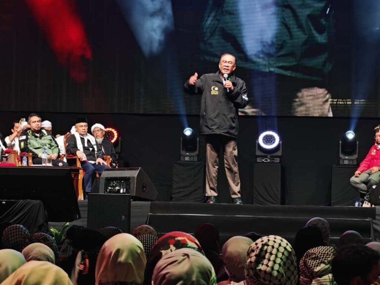 Perlu bijak berdiplomasi, kata Anwar kepada pengkritik ekoran jemputan untuk Trump