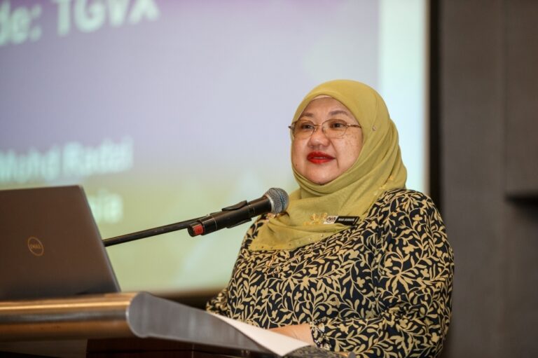 Defisit dan nisbah defist KDNK dah turun