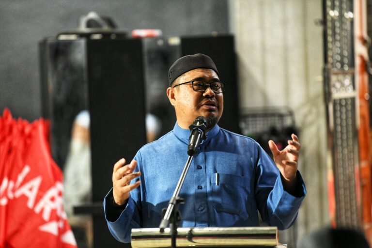 Video : CERAMAH AWAL JULPIKAR DAPAT SAMBUTAN BAIK