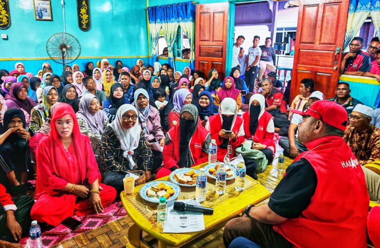 Penduduk Kg Tongkalloh sambut meriah kehadiran pimpinan AMANAH Nasional