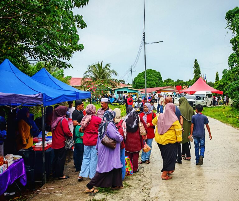 Hampir separuh sudah buang undi