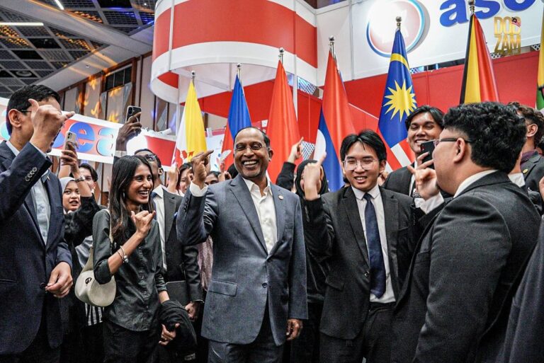 Zambry beri bayangan rombakan Kabinet, PM senyum saja