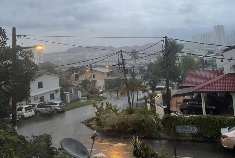 Amaran hujan lebat sehingga malam ini kecuali di tiga negeri