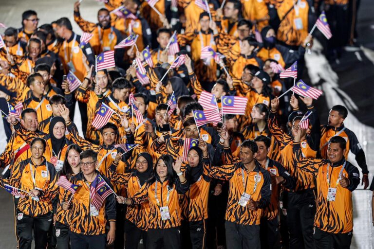 Raih 231 pingat, Anwar hargai disiplin, pengorbanan kontinjen Malaysia
