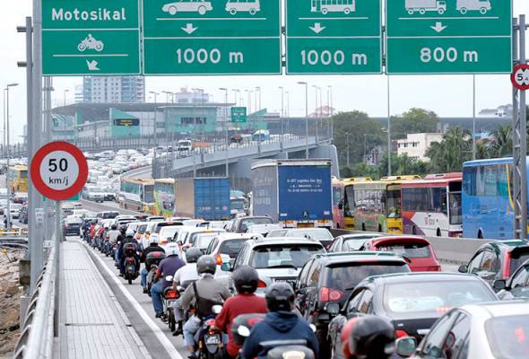 Dari gaji T20 kini jatuh M40, pekerja Malaysia di Singapura mula rasa terkesan