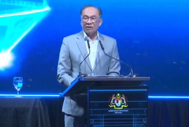 Pembekuan tender, perolehan bermasalah di MINDEF: Ini amaran PM