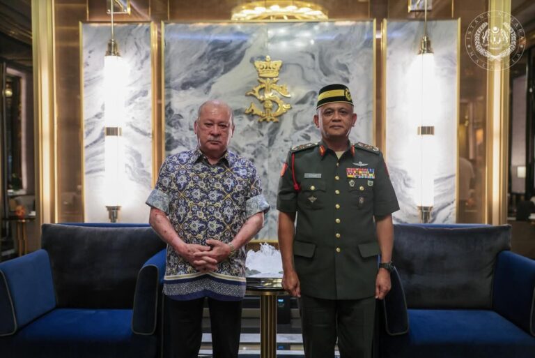 ‘Saya tegaskan orang tengah dan ejen tak dibenar masuk Kementerian Pertahanan’ – Agong