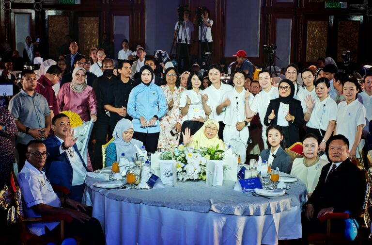 800 pelajar terima sumbangan tunai sempena Program Ceria Ke Sekolah bersama ERM