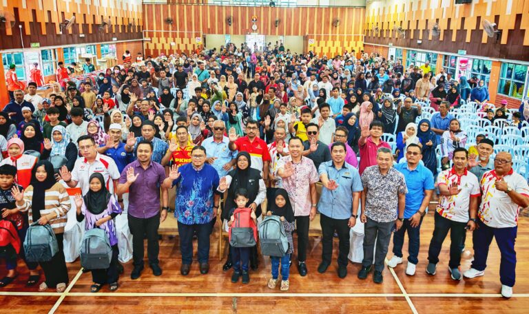 500 pelajar terima sumbangan Program Jom Ke Sekolah 2026 di Sepang
