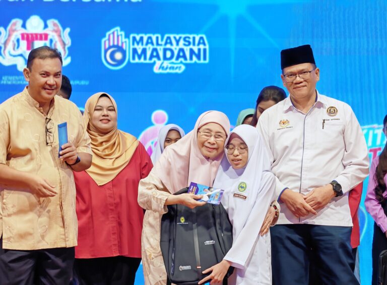 Jelajah Back to School Parlimen Bandar Tun Razak 2026 Berakhir, 1,821 Pelajar Tingkatan Lima Terima Sumbangan