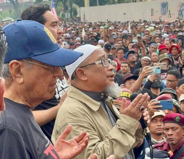 Pas, PN bergelumang kerosakan hasil doa laknat ‘Tok Guru’