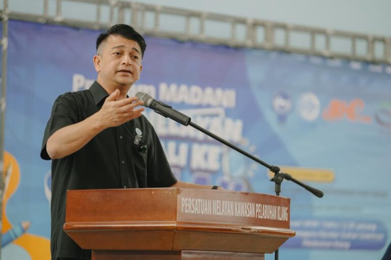 LKIM: 100 anak nelayan Pelabuhan Klang terima bantuan RM10,000