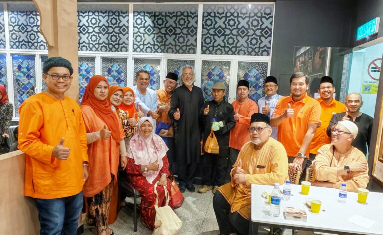 Khalid Samad seru politik berakhlak sempena berbuka puasa di Cheras