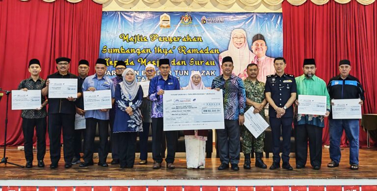 Wan Azizah serah peruntuk RM83,500 kepada 105 masjid dan surau sokong Aktiviti Ramadan 1447H