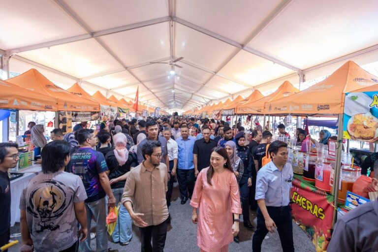 Walau harga tapak RM400, kanopi besar bagi keselesaan ketika hujan