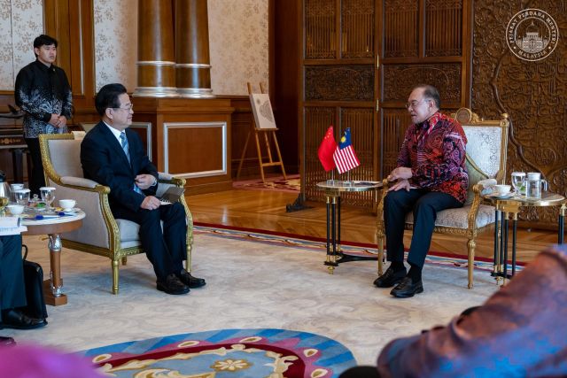 Malaysia–China perkukuh kerjasama keselamatan, Anwar terima kunjungan Chen Yixin