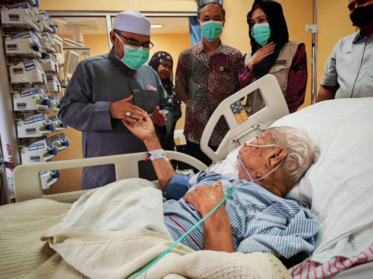 Mujahid lawat Mursyidul Am Pas Hashim Jasin