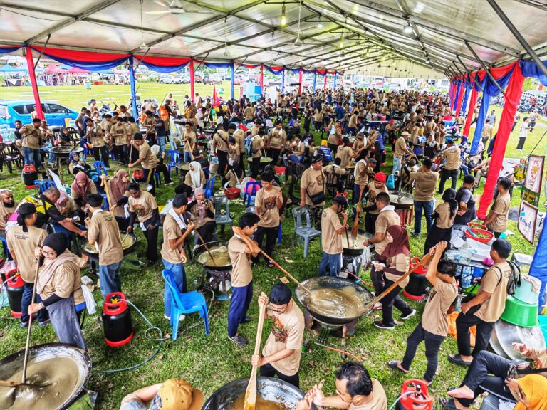 101 Kawah Dodol Meriahkan Program Langek Kacau Dodol MADANI 2.0 di Hulu Langat