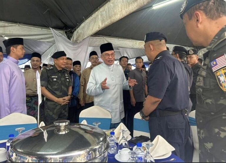 Dia bawa ke mahkamah, jadi jawab di mahkamah lah, kata PM kepada saman isteri Daim