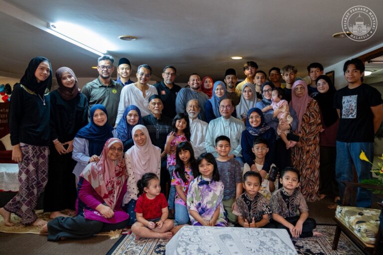 PM Anwar pulang ke Cherok Tok Kun menjelang Hari Raya