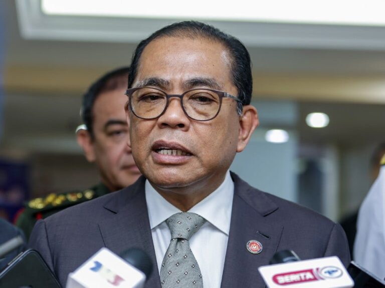 Kementerian Pertahanan perjelas 2 kapal tentera laut AS singgah sementara bagi urusan logistik