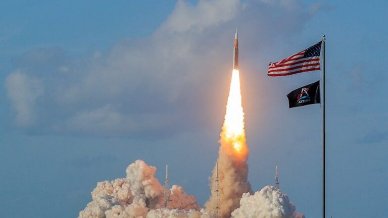 Perang belum tamat di bumi, kuasa besar dah rebut bulan