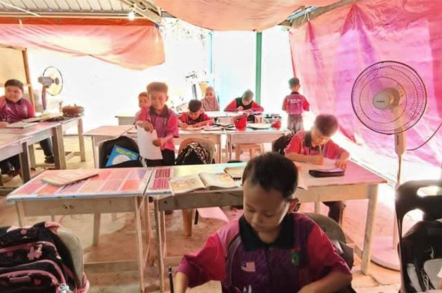 Terkejut murid belajar bawah khemah, PM arah cari penyelesaian segera