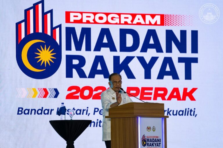No snap election soon, Anwar tells politicians to stop politics & save the country