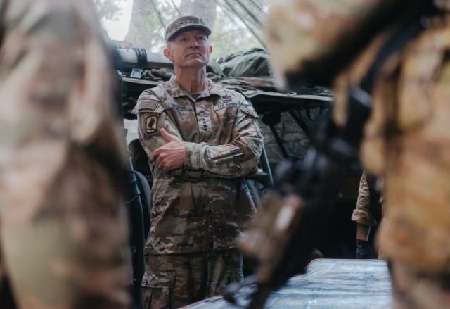 Pegawai tertinggi tentera darat AS letak jawatan selepas desakan Setiausaha Pertahanan, lebih 12 pegawai sudah disingkir