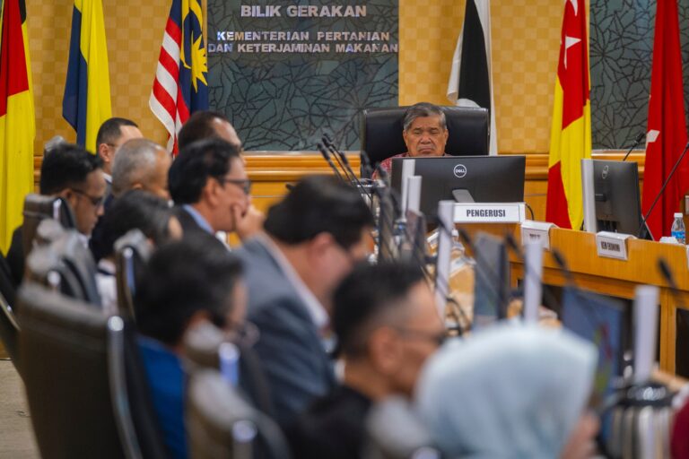 Ini duit rakyat, tak boleh lewat : ‘Bang Mat’ pantau projek agro