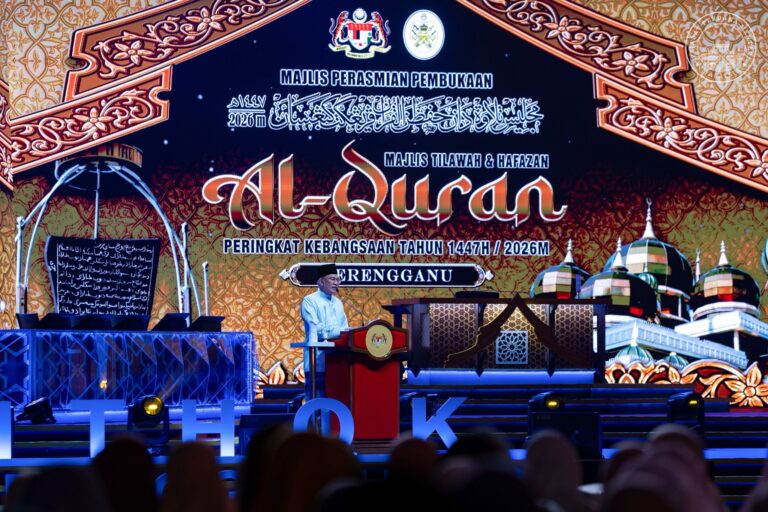 Hafaz Quran sahaja tak cukup, Anwar nak pelajar kuasai AI juga