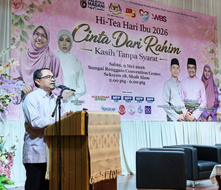 Ibu bimbing anak tangani fitnah dan propaganda media sosial – Azli Yusof