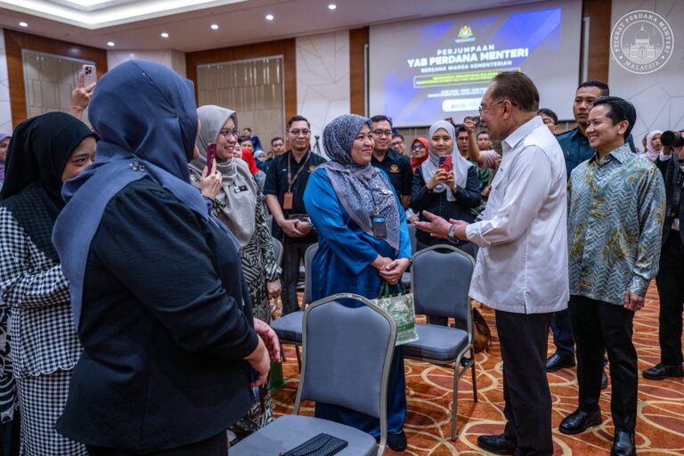 Minyak dunia melangit, tapi subsidi masih ada untuk rakyat, PMX kongsi formula