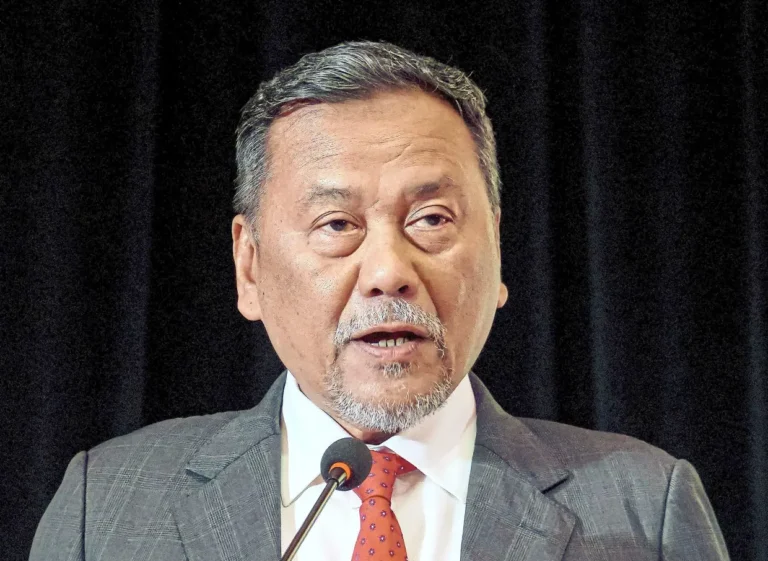 ‘Kami perlu masa…” – SPR jawab kenapa tak buat serentak PRN Johor, Negeri Sembilan