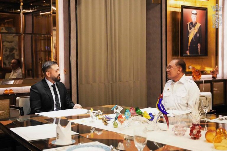 TMJ kongsi gambar pertemuan dengan Perdana Menteri di Istana Bukit Tunku
