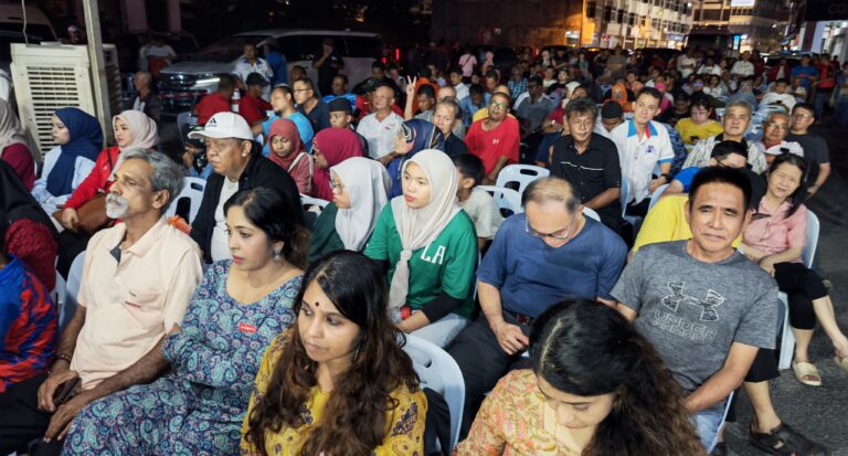 Lautan rakyat sambut PMX di Johor, kemarahan terhadap pembubaran DUN terserlah