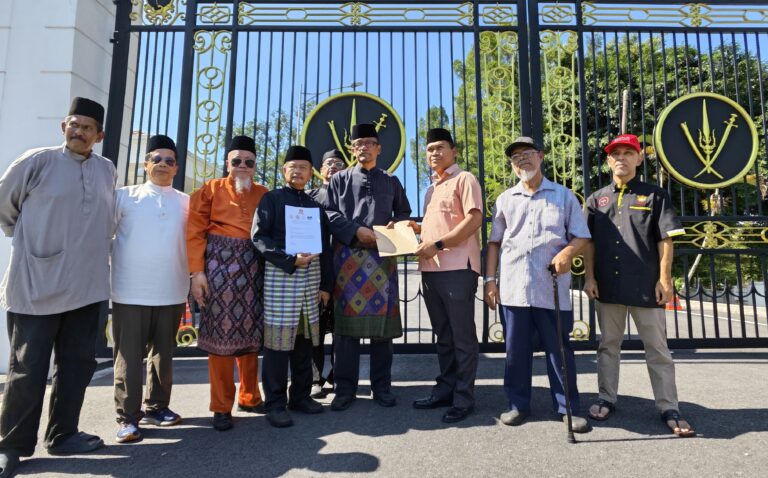 SEKPUR serah memorandum pertahan Institusi Diraja Negeri Sembilan, tolak campur tangan politik