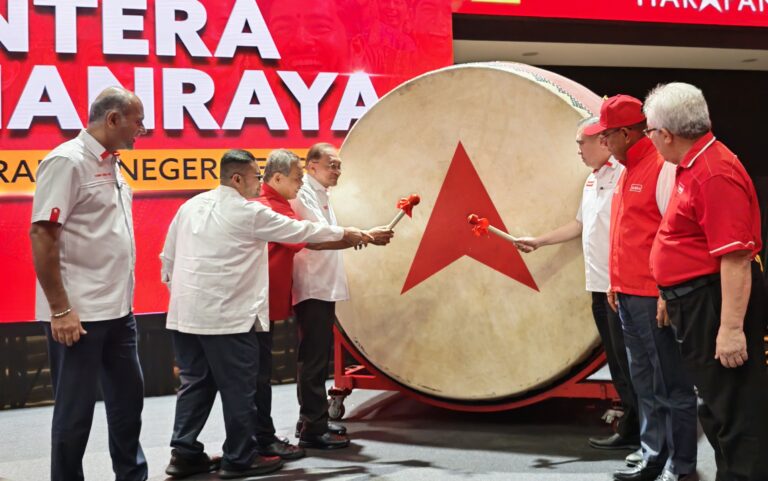 ‘Musuh negara bukan kaum, tetapi pengkhianat dan perompak’ – Anwar Ibrahim