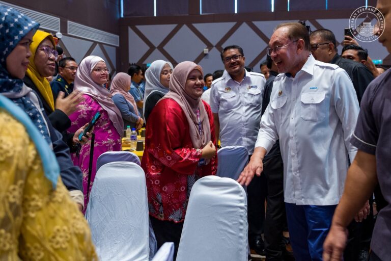 Kejayaan Malaysia di pentas dunia kerana penjawat awam cemerlang – PMX