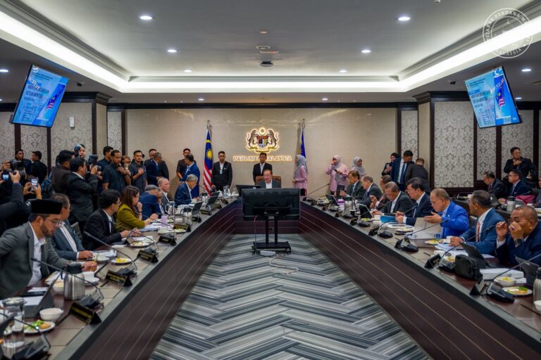 Anwar ingatkan MB, KM ada dua ancaman besar yang boleh jejaskan Malaysia?