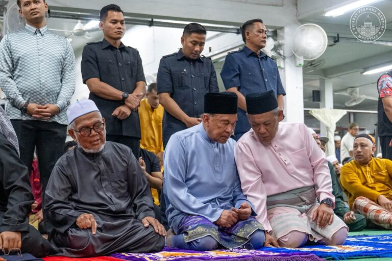 Undi awal bermula hari ini, PM rendah hati rayu sokongan kepada PH