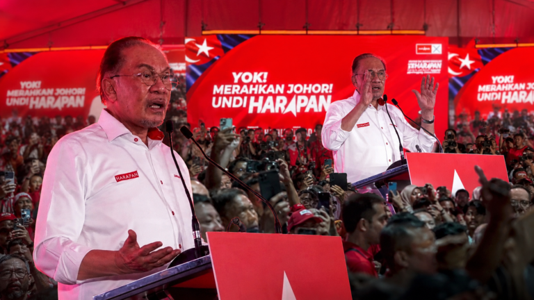 Berbaki sehari lagi, tolak politik perkauman antara mesej besar Anwar kepada pengundi Johor