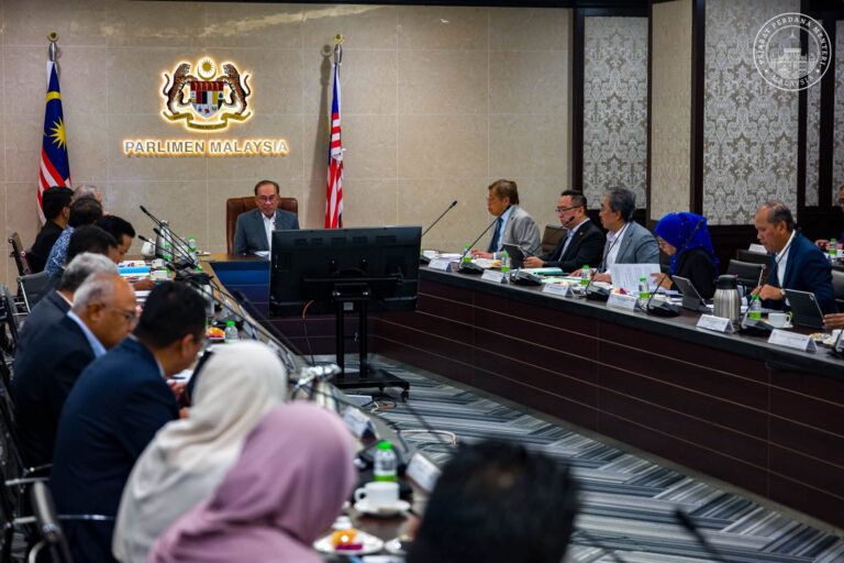 Dunia makin tak menentu, Malaysia nak simpan stok petroleum sendiri? Ini penjelasan PMX