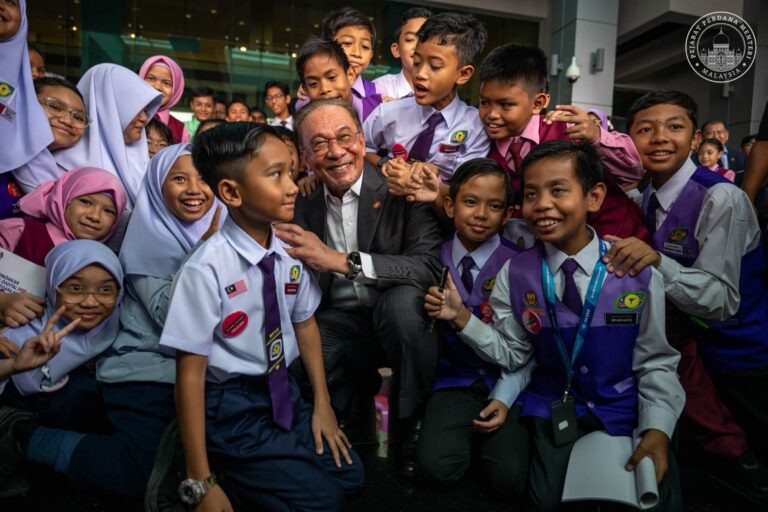 Teknologi hebat tak bermakna jika orang miskin tercicir – Anwar